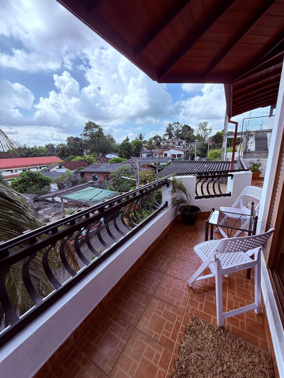 Resident View Homestay Kandy Eksteriør billede