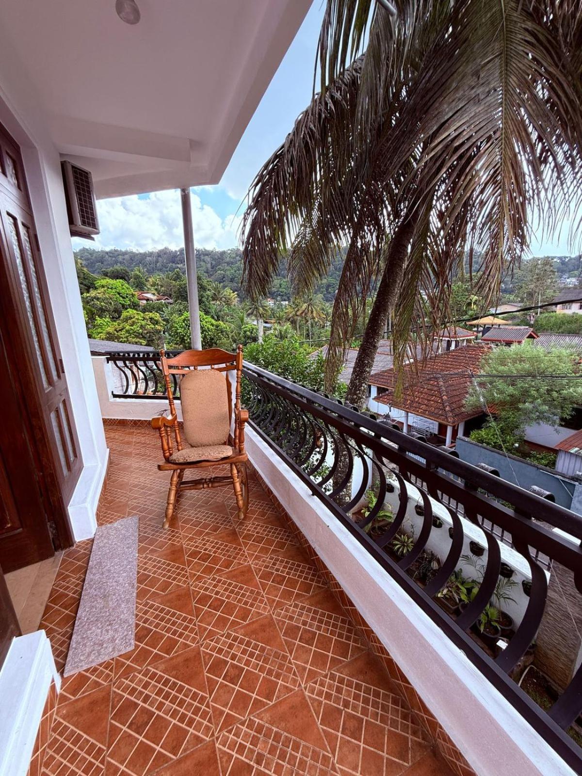 Resident View Homestay Kandy Eksteriør billede