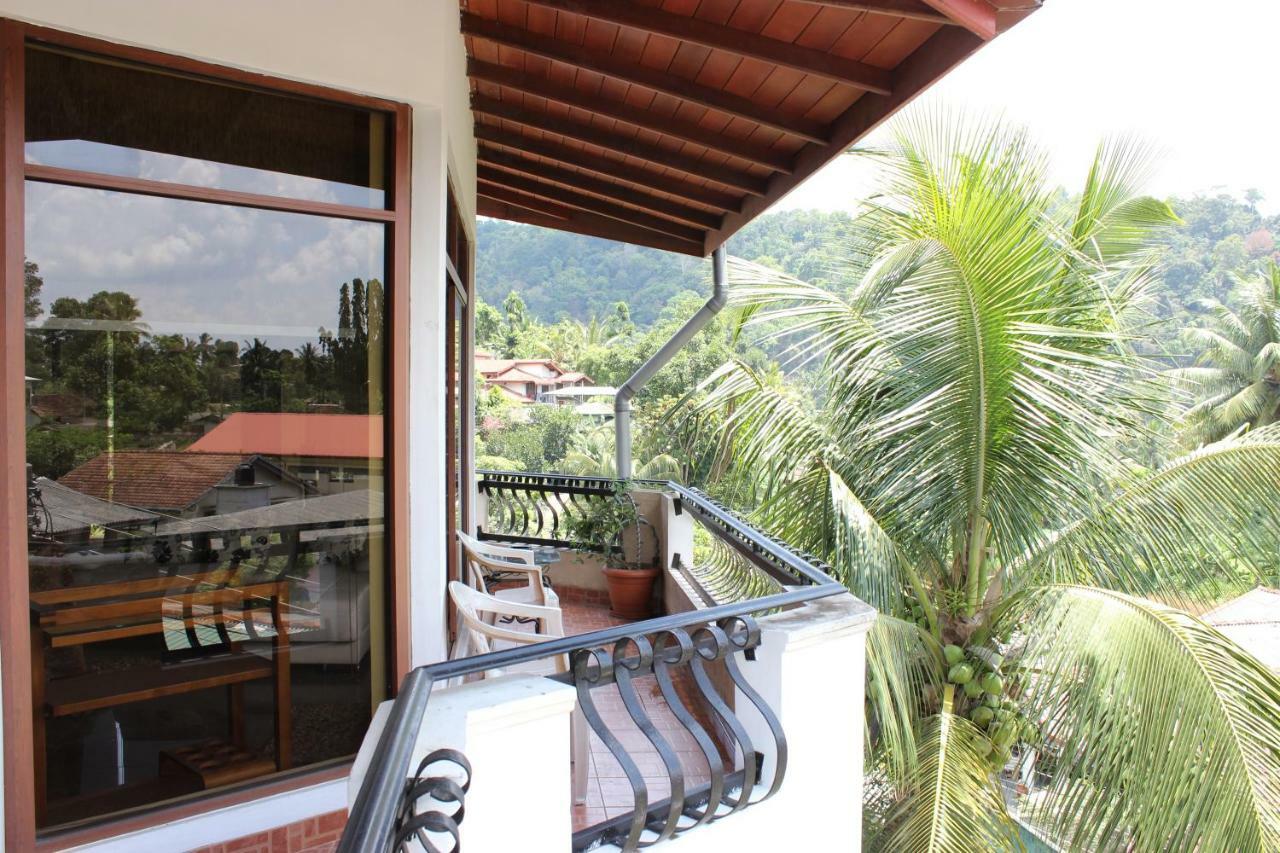 Resident View Homestay Kandy Eksteriør billede